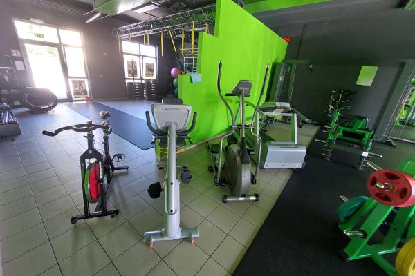 Cardiobereich mit Ergometer, Laufband und Crosswalker